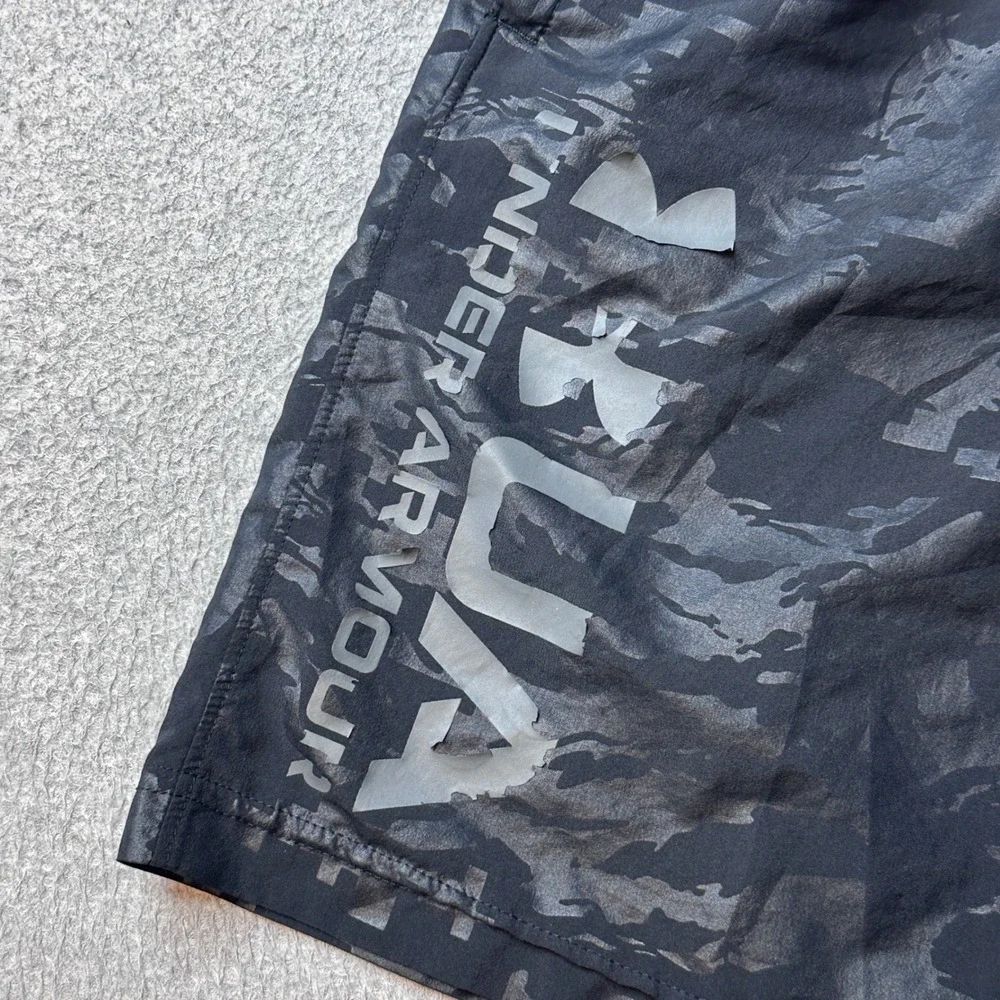 Under Armour Shorts Mens Medium Black Camo Training Loose Fit Athletic 1361432